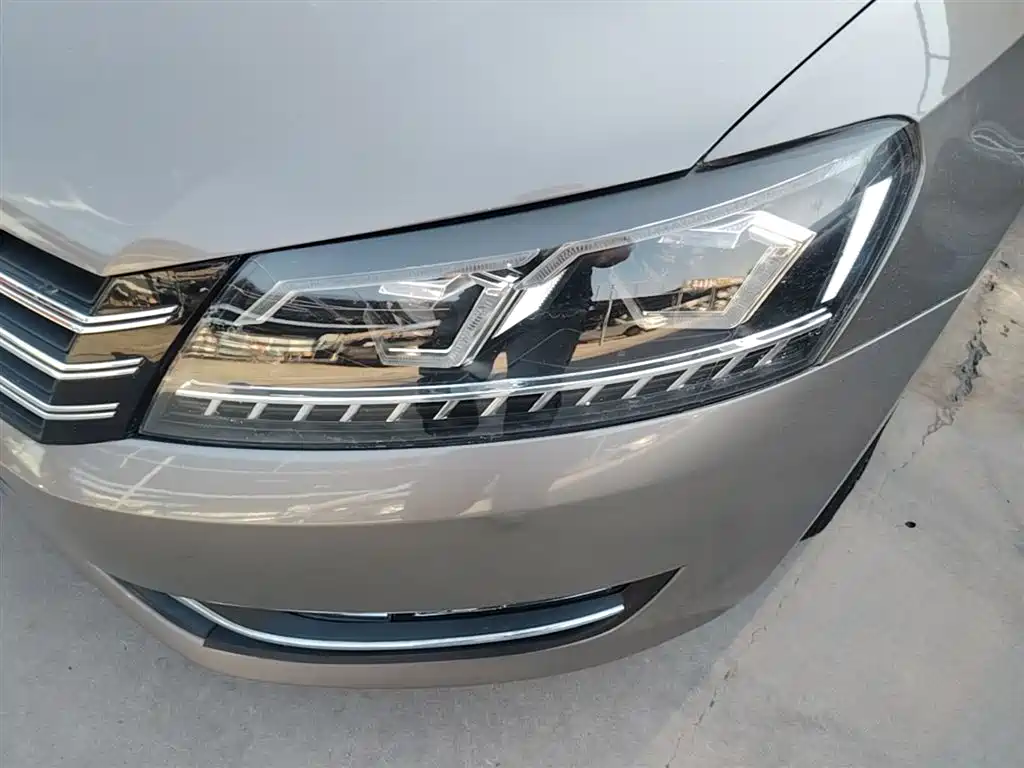 Volkswagen Passat 2014 1.8TSI DSG Luxury Edition фото 24