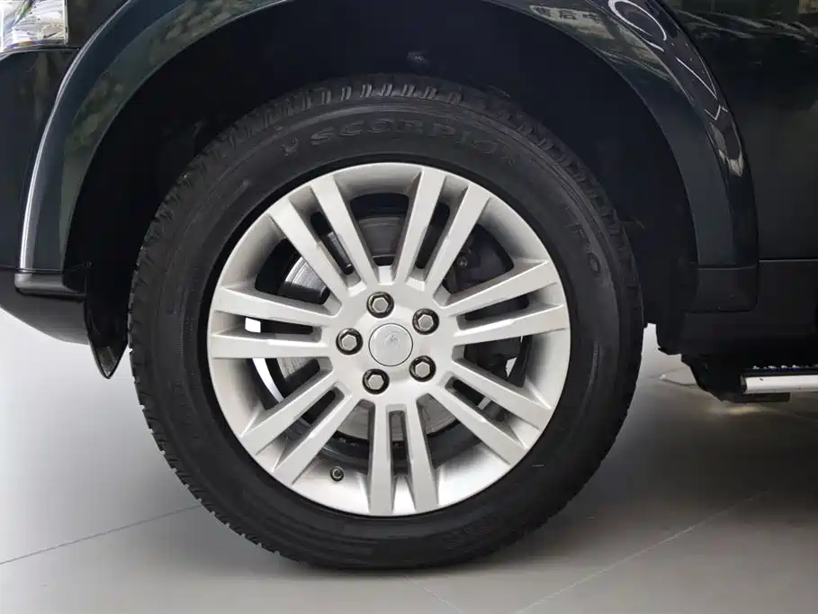 Land Rover Discovery 2015 3.0 SC V6 HSE фото 15