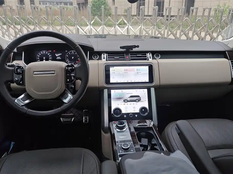 Land Rover Range Rover 2021 3.0 L6 Heritage Extended Classic Edition фото 13