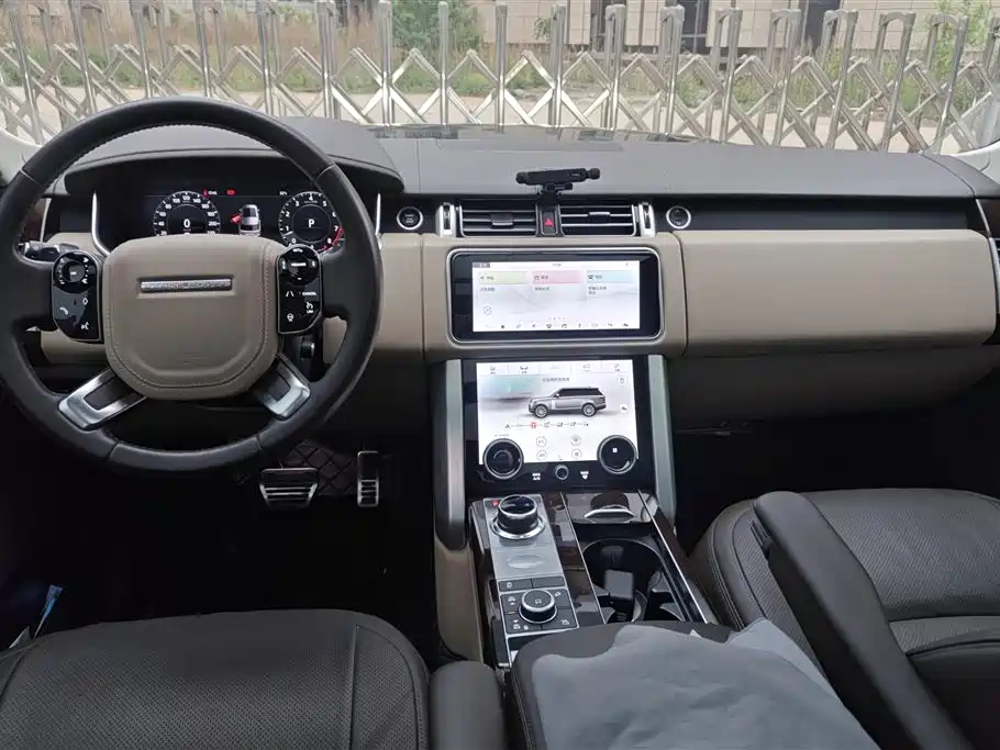Land Rover Range Rover 2021 3.0 L6 Heritage Extended Classic Edition фото 16