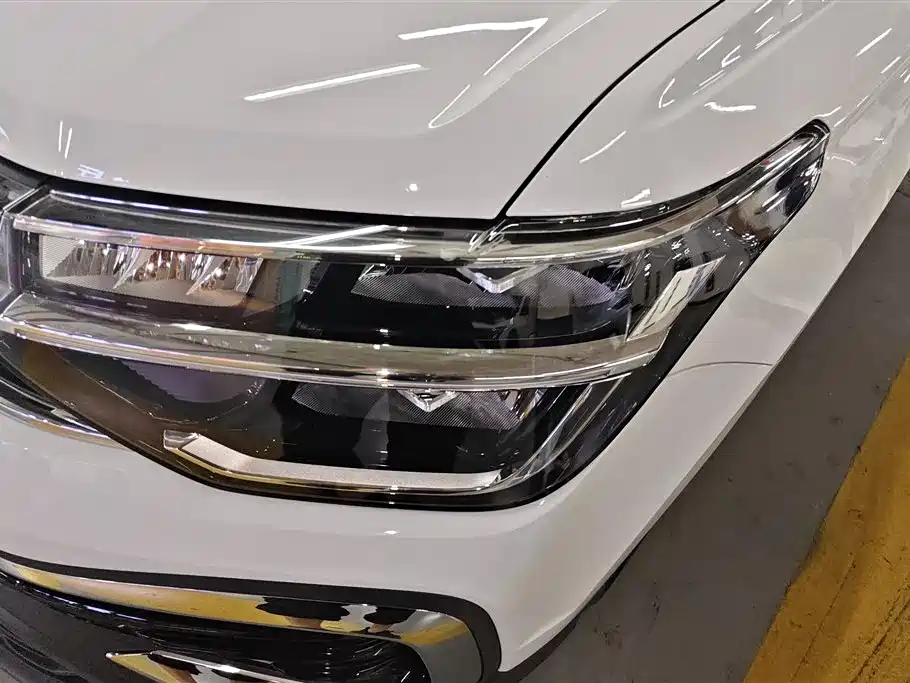 Volkswagen Tharu 2023 300TSI 2WD Bright Moon Edition фото 5