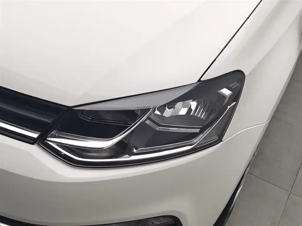 Volkswagen Polo 2016 1.6L Automatic Comfort фото 7