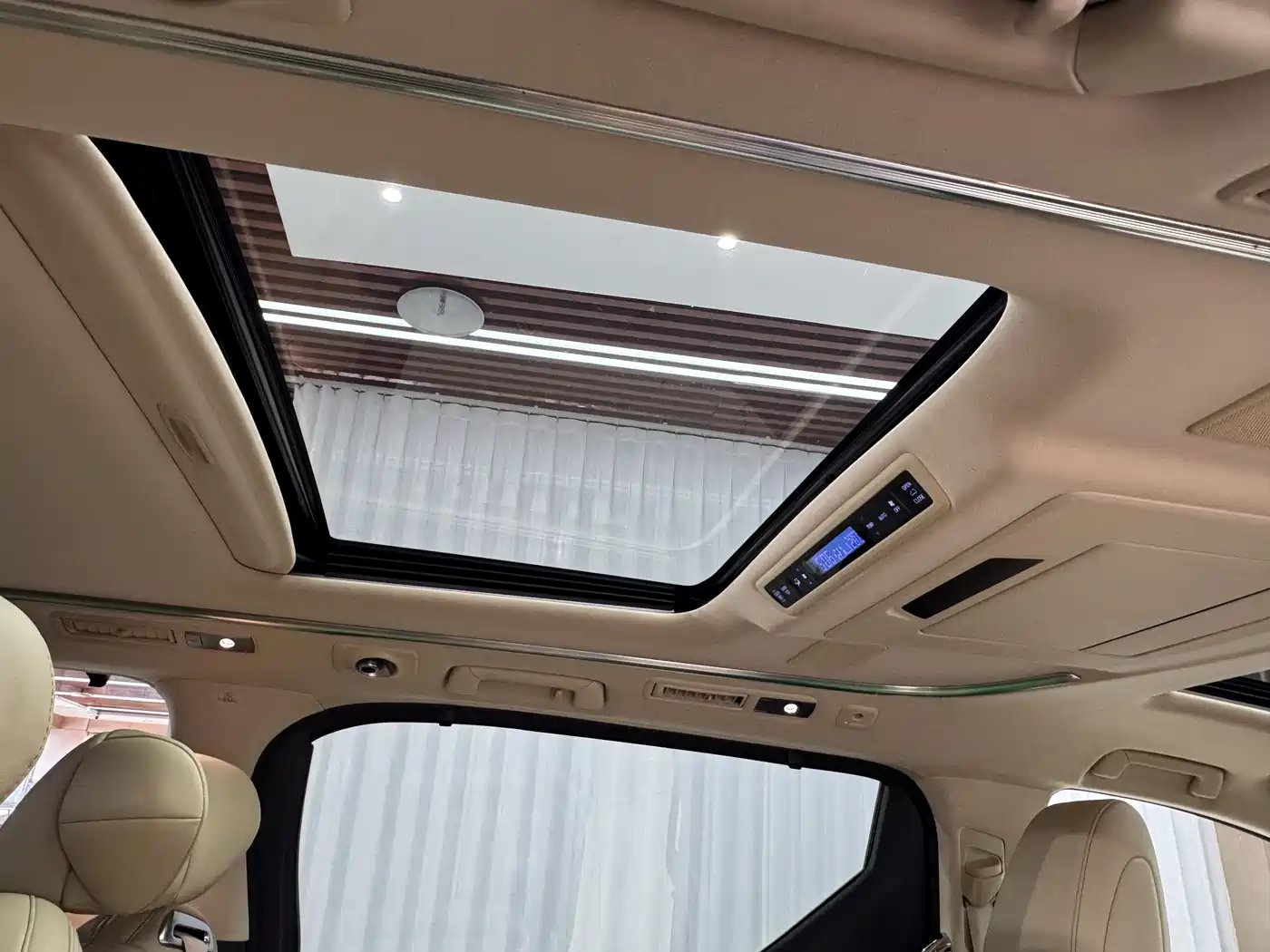 Toyota Alphard 2018 3.5L Premium фото 5