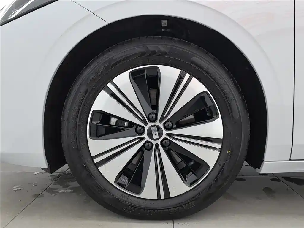 Geely Galaxy Galaxy A7 2025 EM-i 150km Premium Edition фото 17