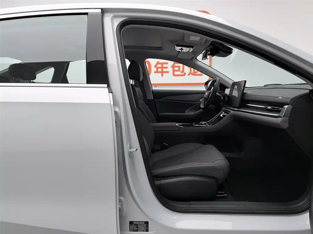 Geely Galaxy Galaxy A7 2025 EM-i 150km Premium Edition фото 23