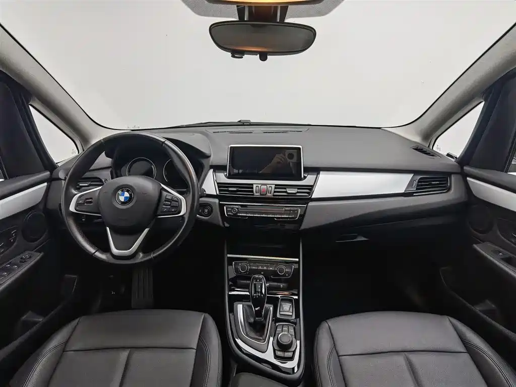 BMW 2 Series Gran Tourer 2018 220i Luxury Line фото 5