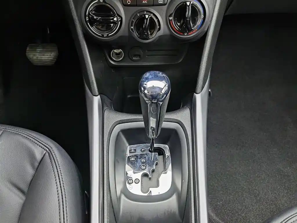 Peugeot 2008 2014 1.6L Automatic Trend Edition фото 13