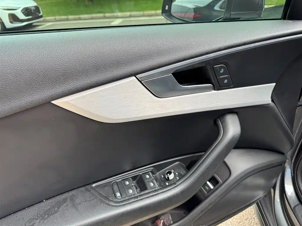 Фото 11 - Audi A4L