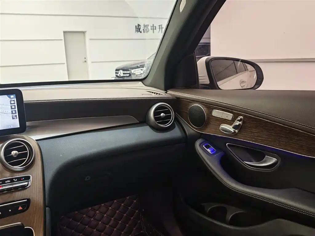 MERCEDES-BENZ GLC