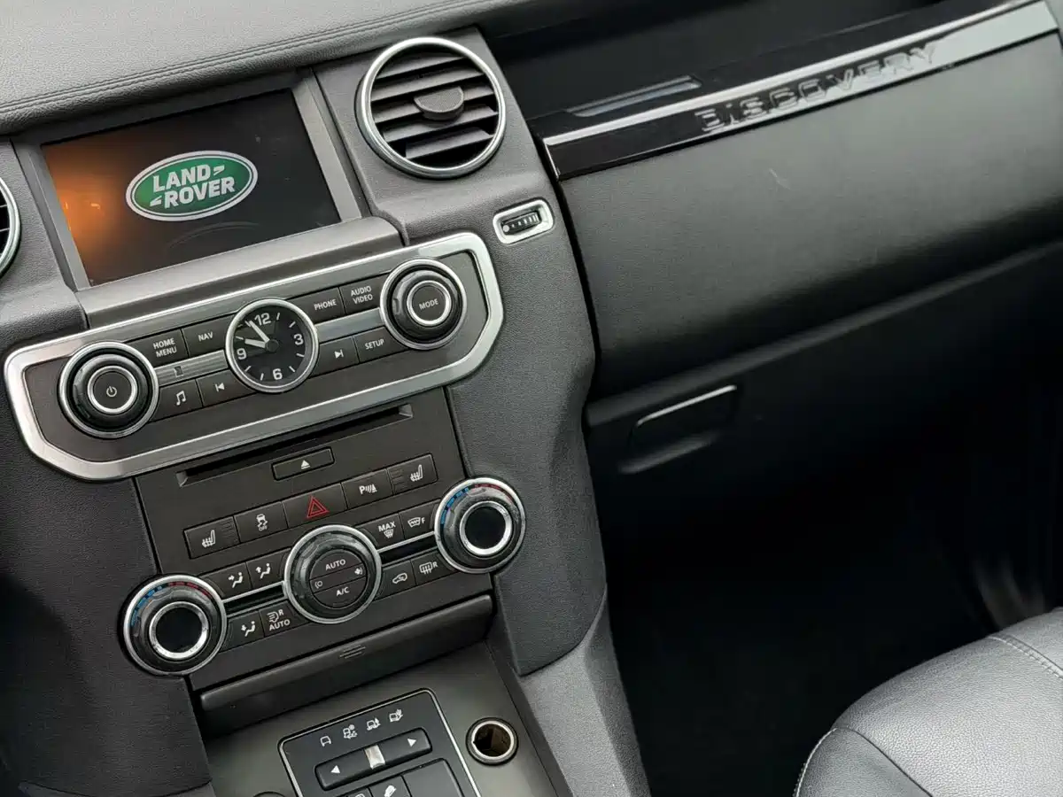 Land Rover Discovery 2015 3.0 SC V6 HSE фото 8