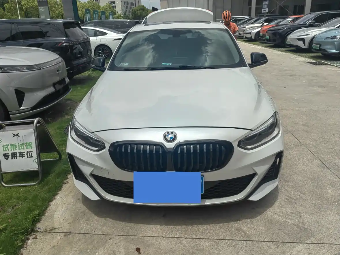 BMW 1 Series 2023 125i M Sport Shadow Edition