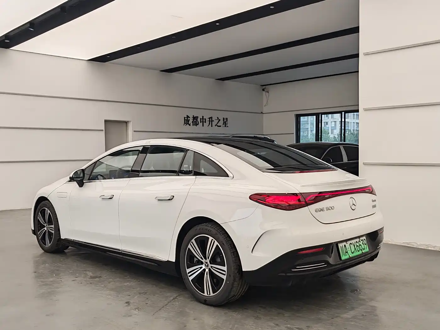 Mercedes-Benz EQE 2025 Model 500 4MATIC Luxury Edition фото 5