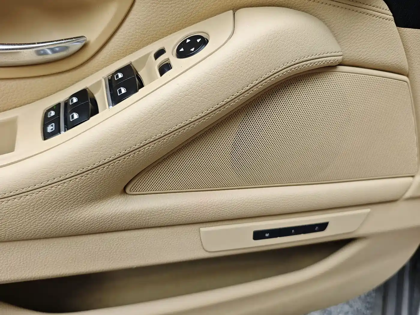 BMW 5 Series (Import) 2012 528i xDrive Luxury Model фото 18