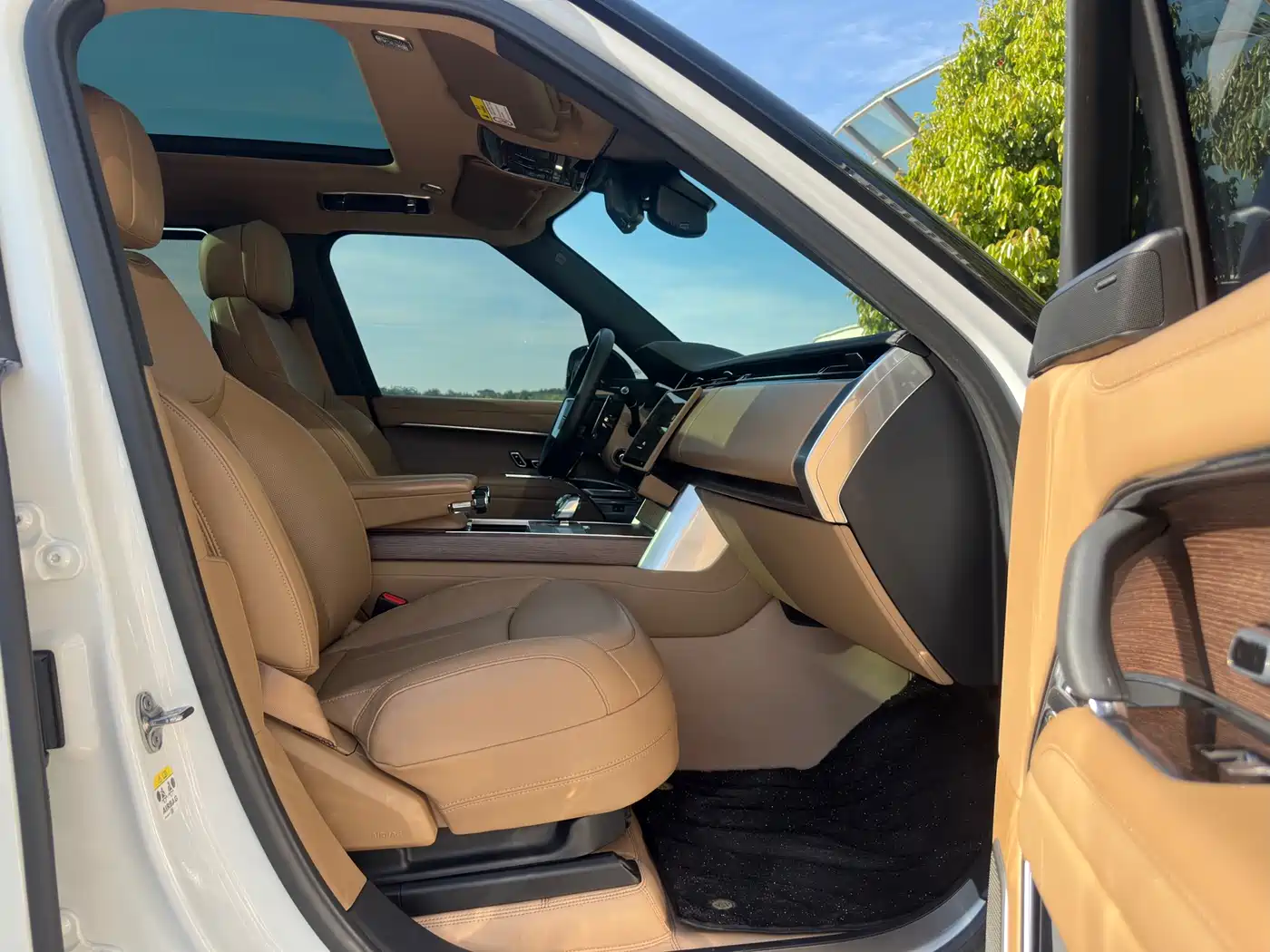 Land Rover Range Rover 2024 3.0 L6 400PS Golden Age Extended 7-Seater фото 10