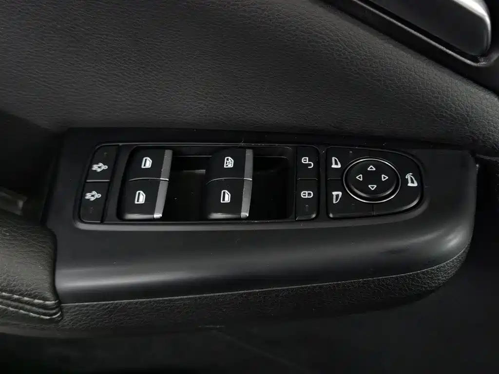 BYD Tang 2018 2.0T Automatic Smart Connection Noble Edition 7-Seater China V фото 9