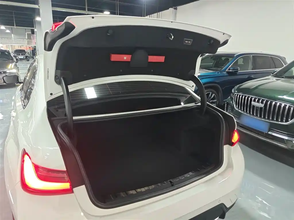 BMW 3 Series 2024 325Li M Sport Shadowline Package фото 19