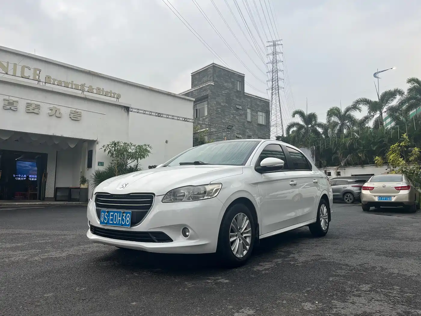 Peugeot 301 2014 1.6L Automatic Luxury Edition
