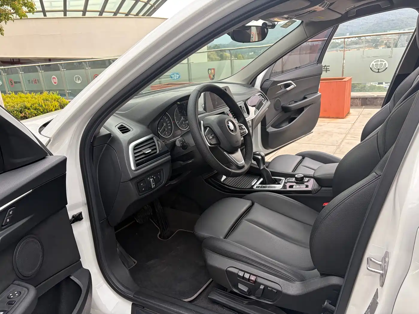 BMW 1 Series 2017 118i Sport фото 7