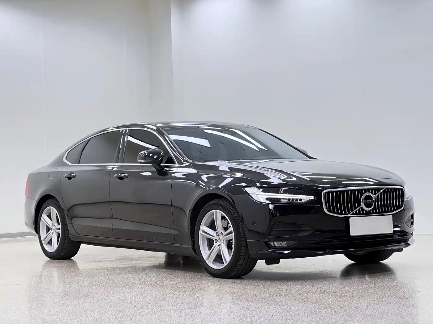 Фото 3 - Volvo S90