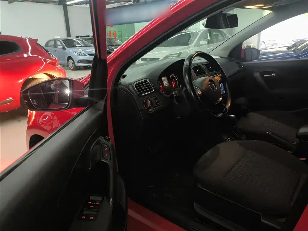 Volkswagen Polo 2016 1.6L Automatic Comfort фото 12