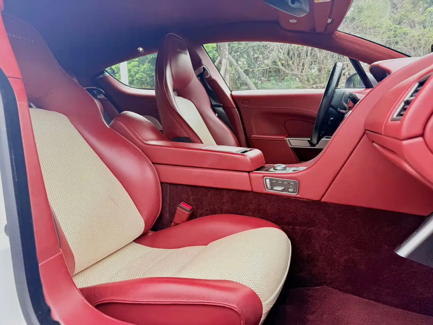 Aston Martin Rapide 2010 6.0L фото 9