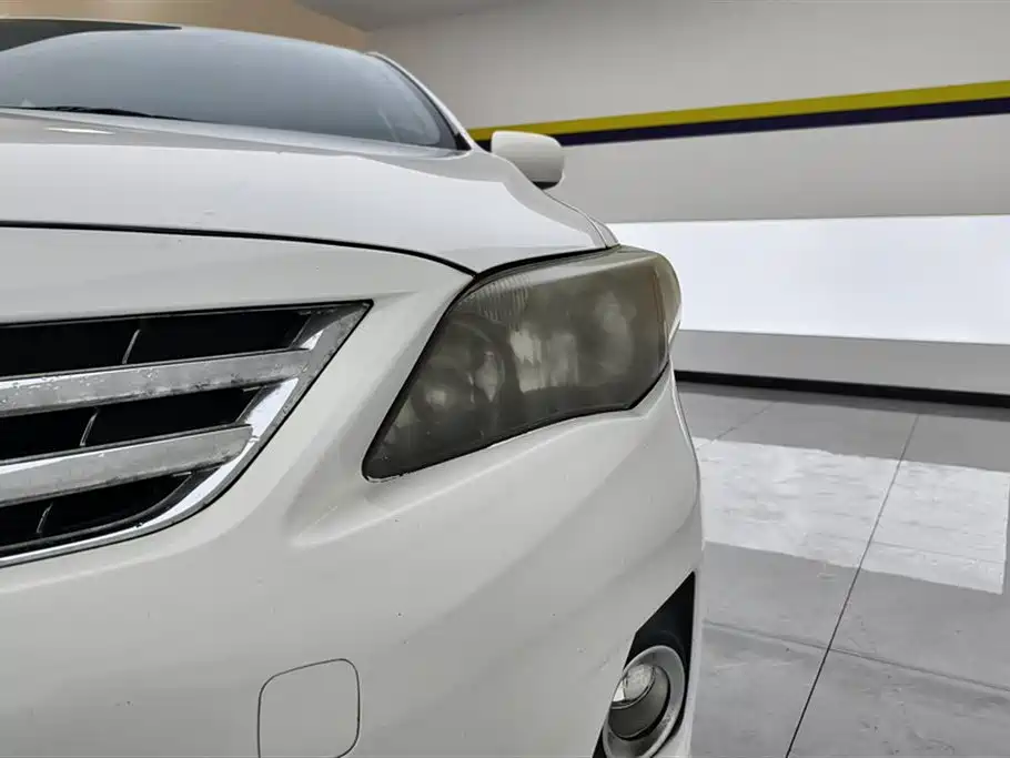Toyota Corolla 2013 Special Edition 1.8L CVT Ultimate Cool GL-i фото 5