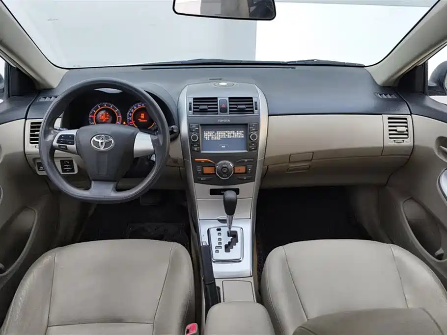 Toyota Corolla 2013 Special Edition 1.8L CVT Ultimate Cool GL-i фото 12