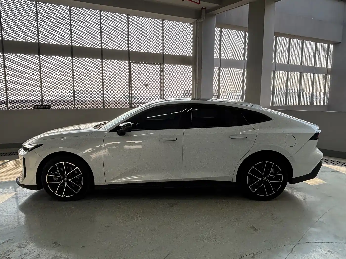 CHANGAN UNI V SMART IDD