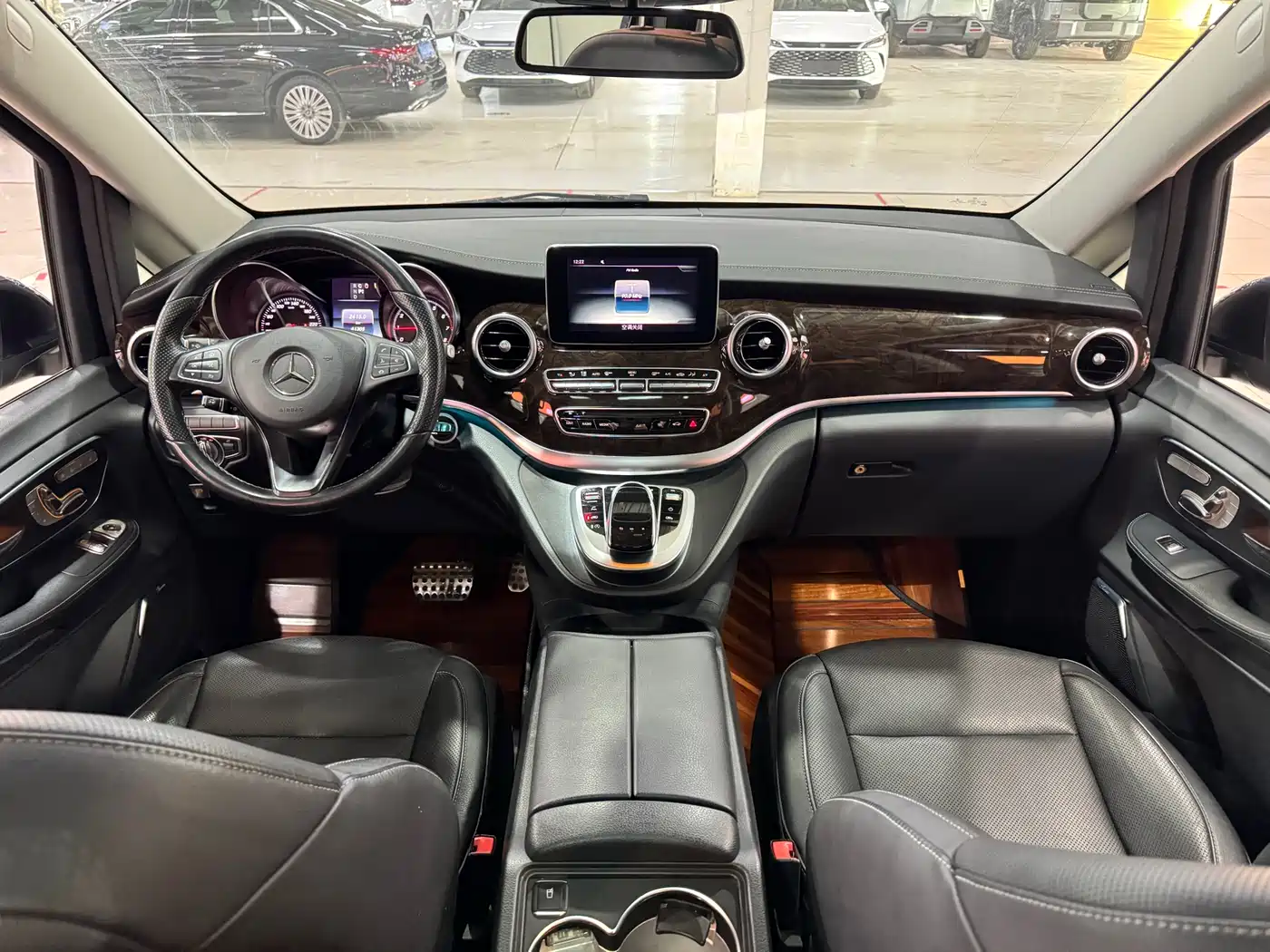 Mercedes-Benz V-Class 2017 Model V 260 L Ultimate Collection Edition фото 8