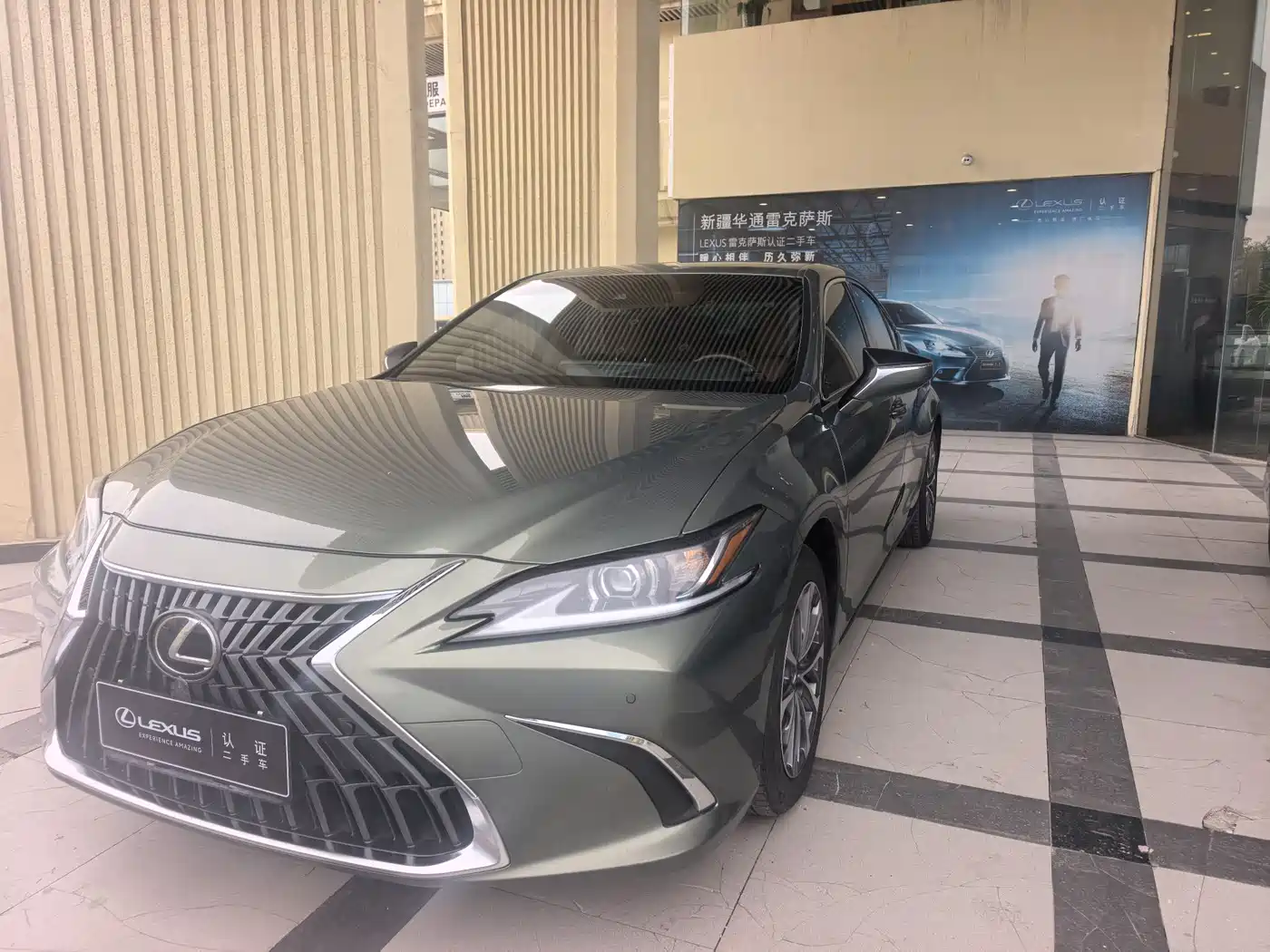Lexus ES 2023 200 Excellence Edition фото 2