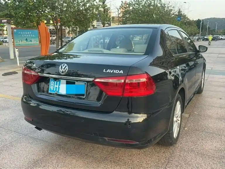 Volkswagen Lavida 2013 Facelift Classic 1.6L Automatic Comfort фото 4