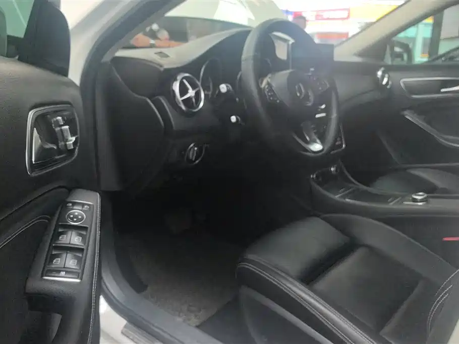Mercedes-Benz GLA 2018 GLA 200 Dynamic фото 9