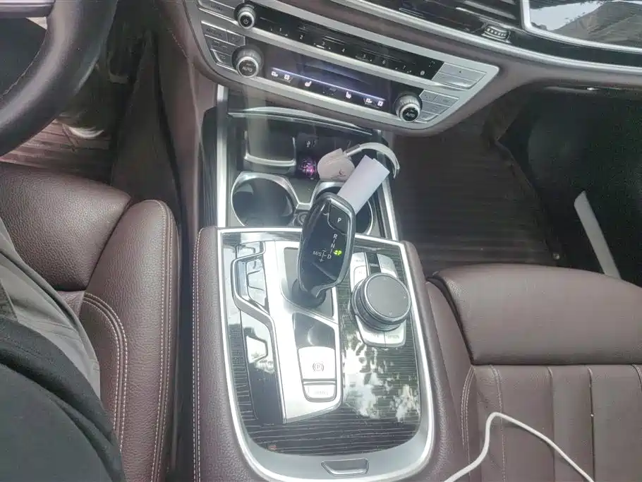 BMW 7 Series 2018 730Li Leading Type M Sport Package фото 16