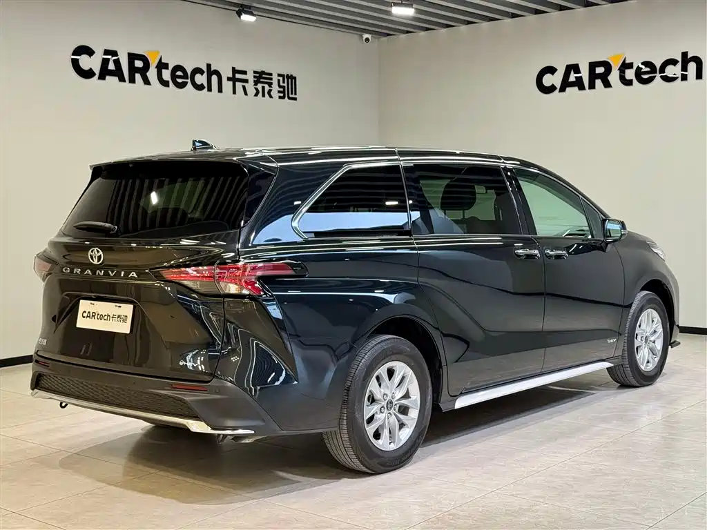 Toyota Granvia 2024 2.5L Hybrid Comfort фото 4