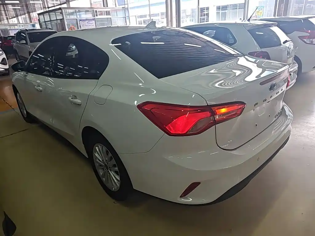 Фото 5 - Ford Focus