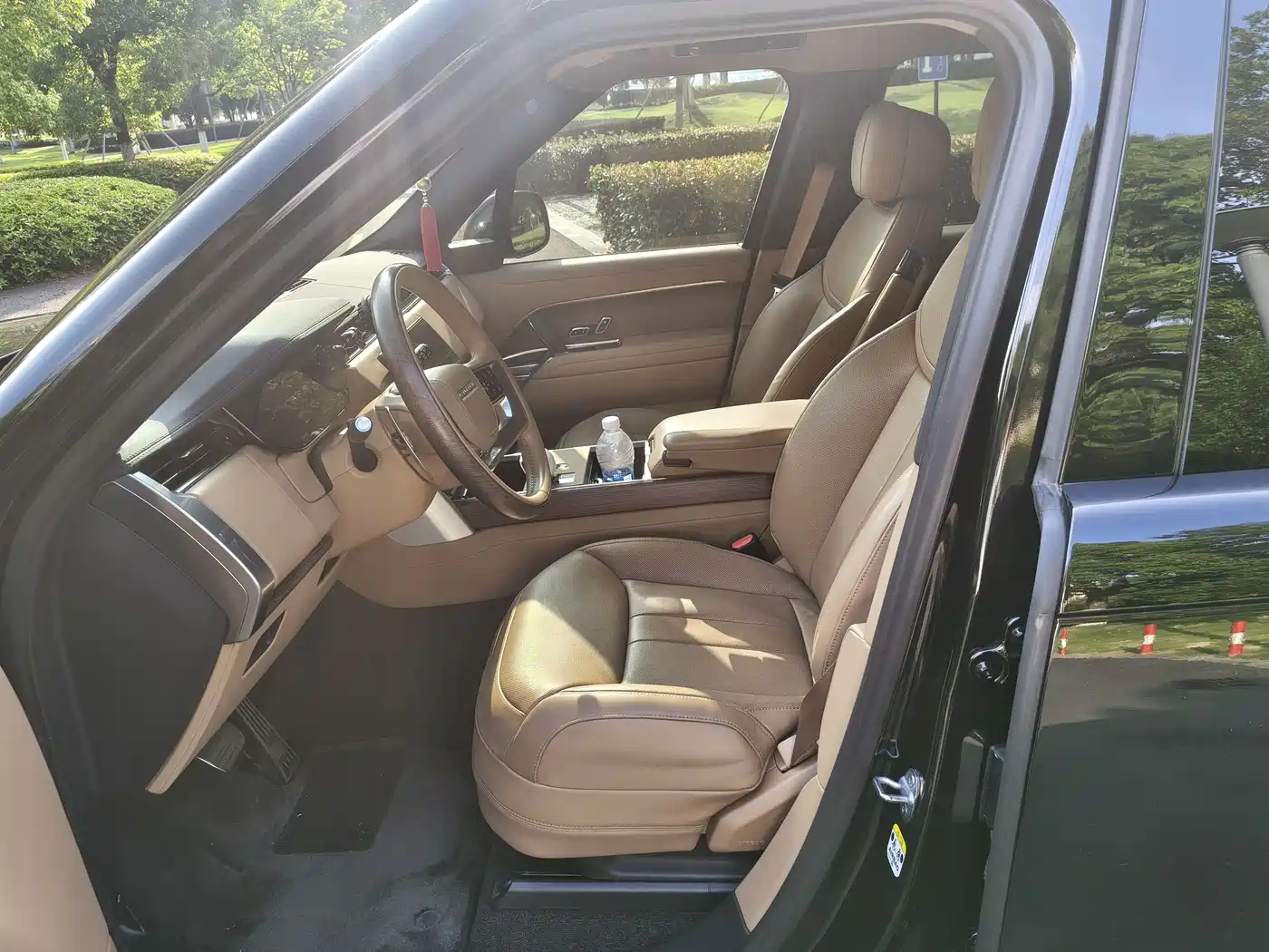 Land Rover Range Rover 2024 3.0 L6 360PS Golden Age Edition фото 6