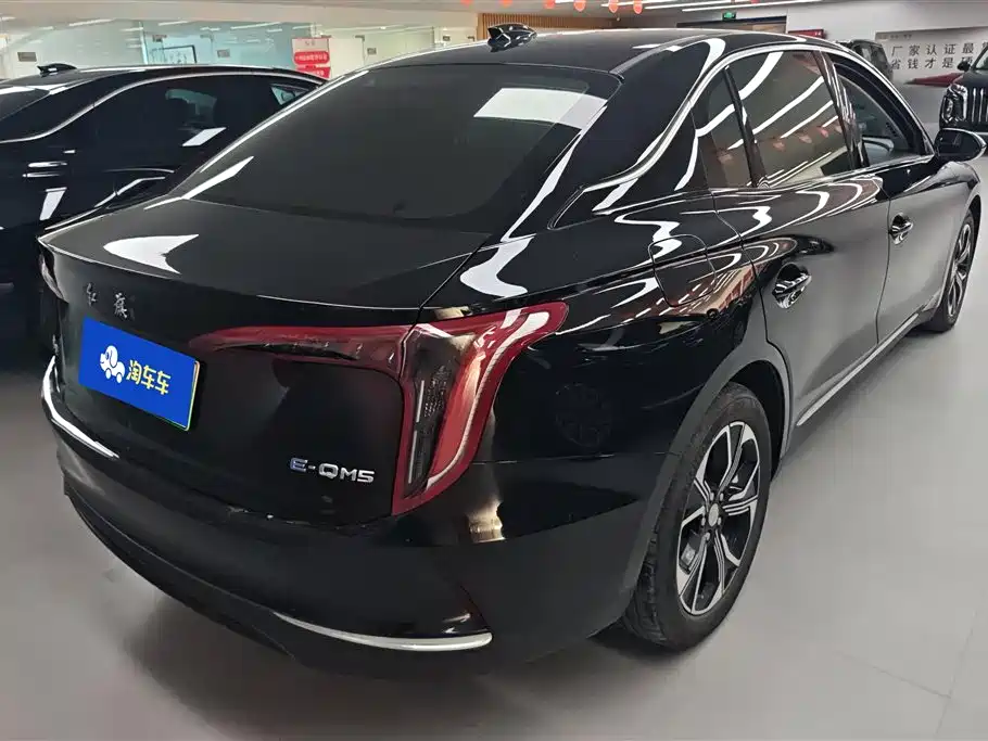 Hongqi E-QM5 2023 Facelift Basic Travel Edition фото 3