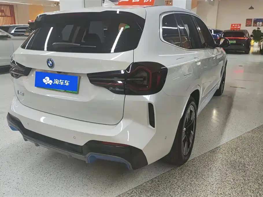 BMW iX3 2022 Leading Edition фото 3