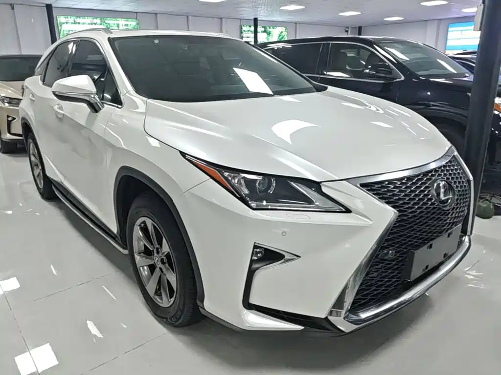 Фото 4 - Lexus RX