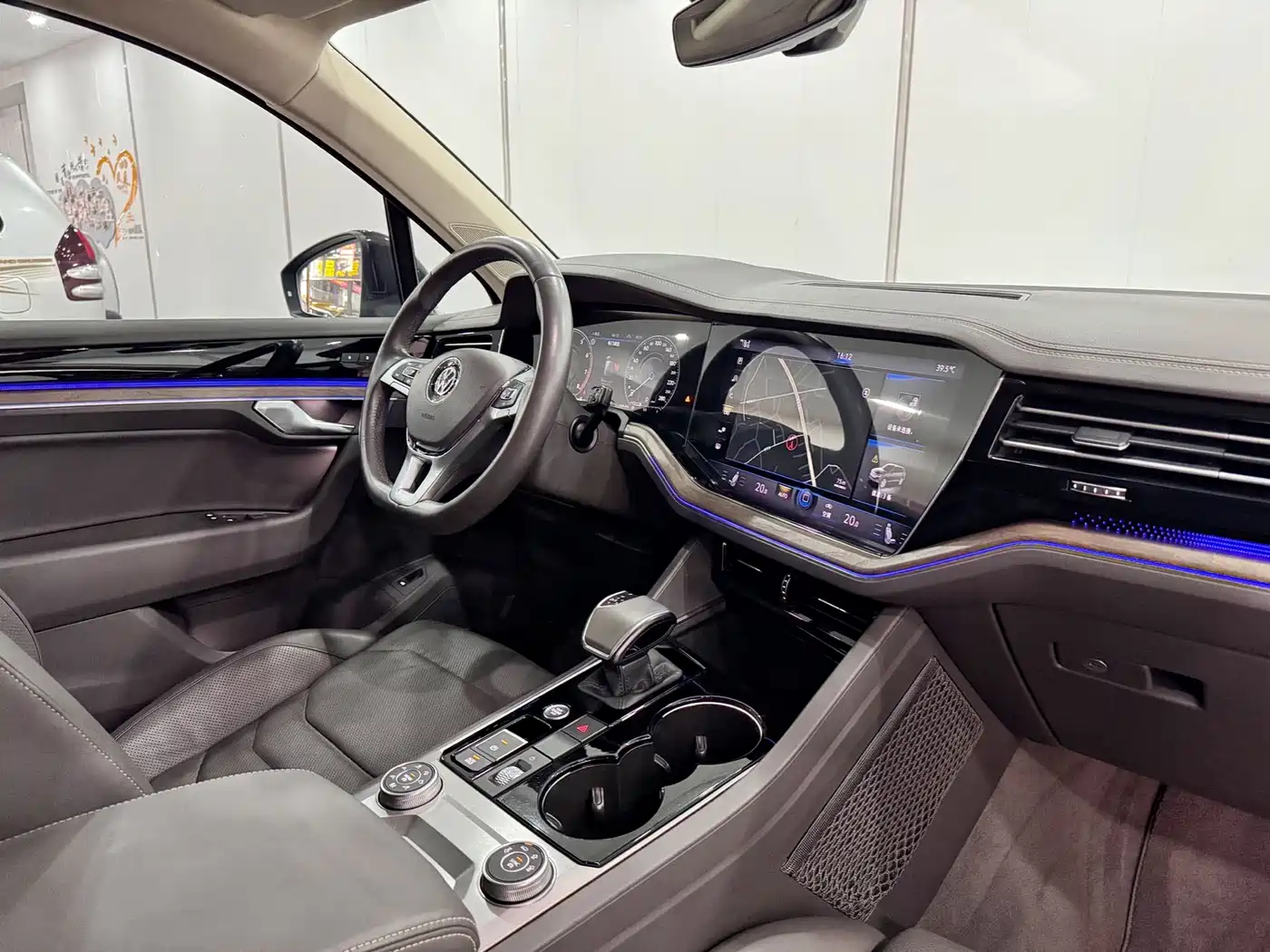 Volkswagen Touareg 2019 3.0TSI Sharp Edge Edition China VI фото 13