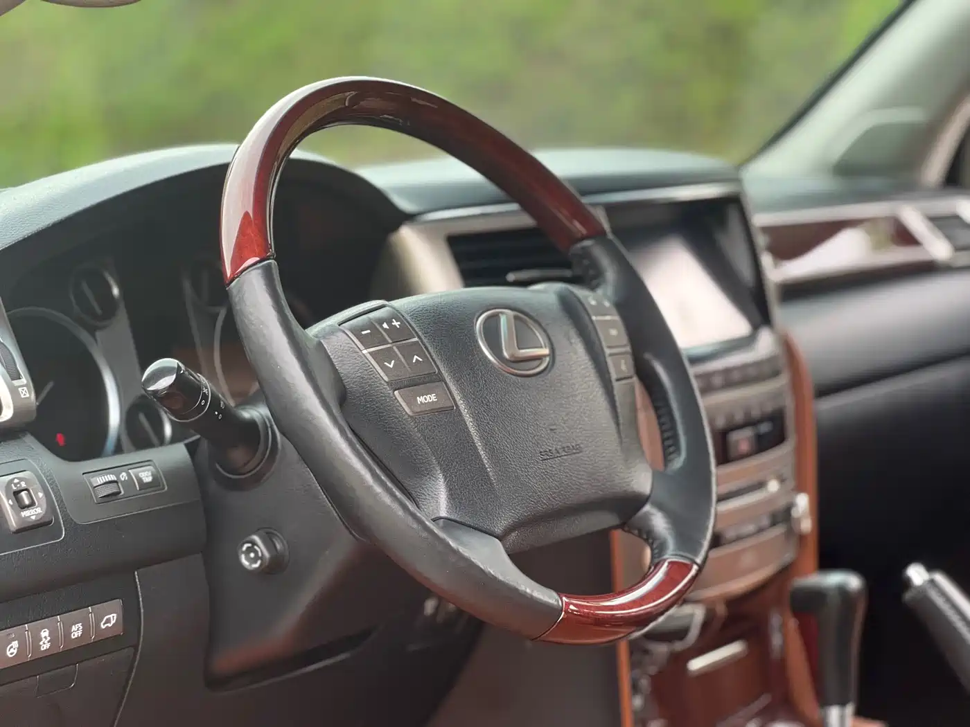 Lexus LX 2013 570 фото 9