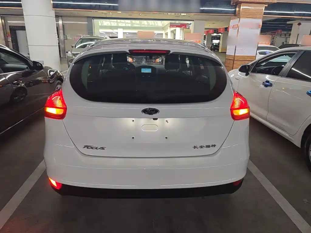 Фото 6 - Ford Focus