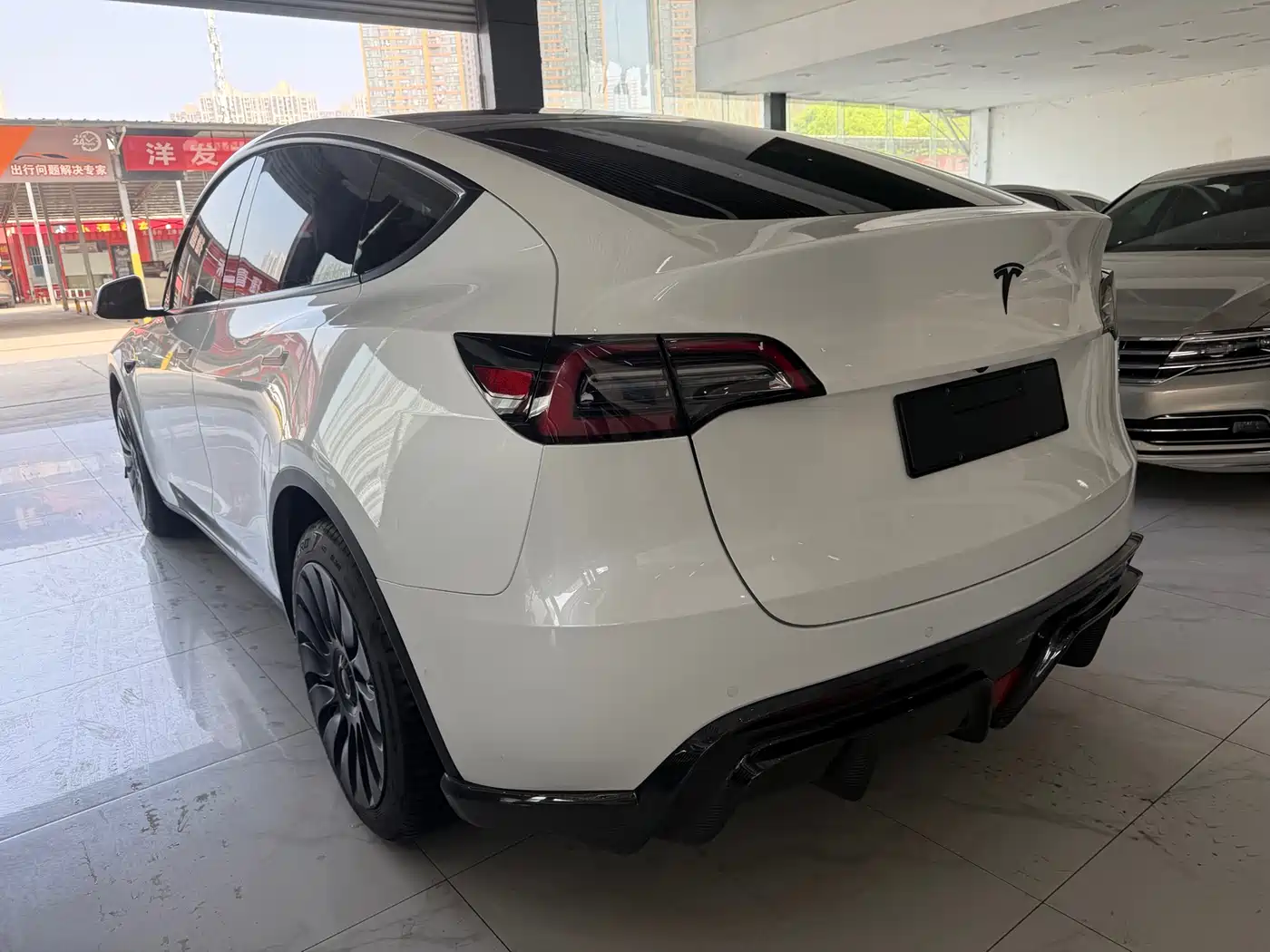 TESLA MODEL Y