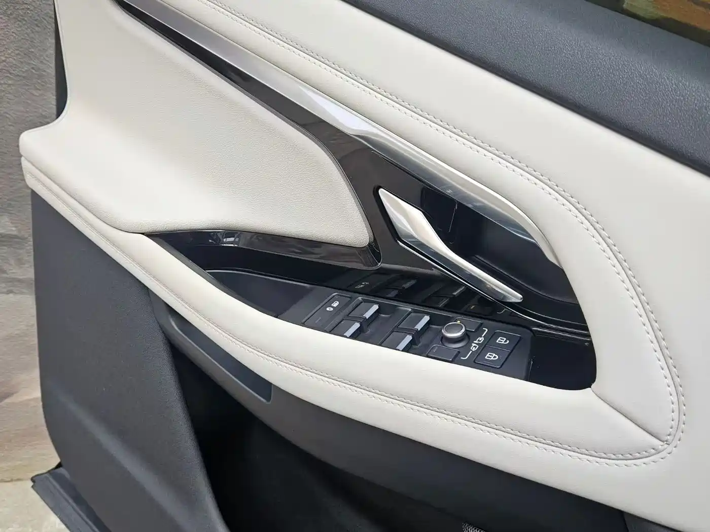 Land Rover Range Rover Evoque 2022 Facelift Range Rover Evoque L 249PS R-Dynamic Luxury фото 6