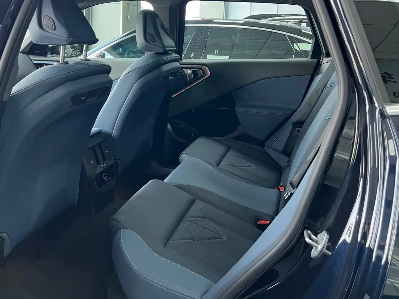 BMW X3 2025 xDrive30L Premium Model M Sport Black Package фото 6