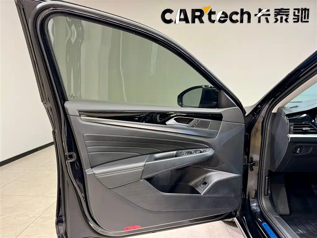 Volkswagen Passat 2025 Outstanding 330TSI Elite Edition фото 18