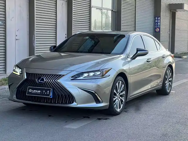 Lexus ES 2020 300h Ultimate Edition