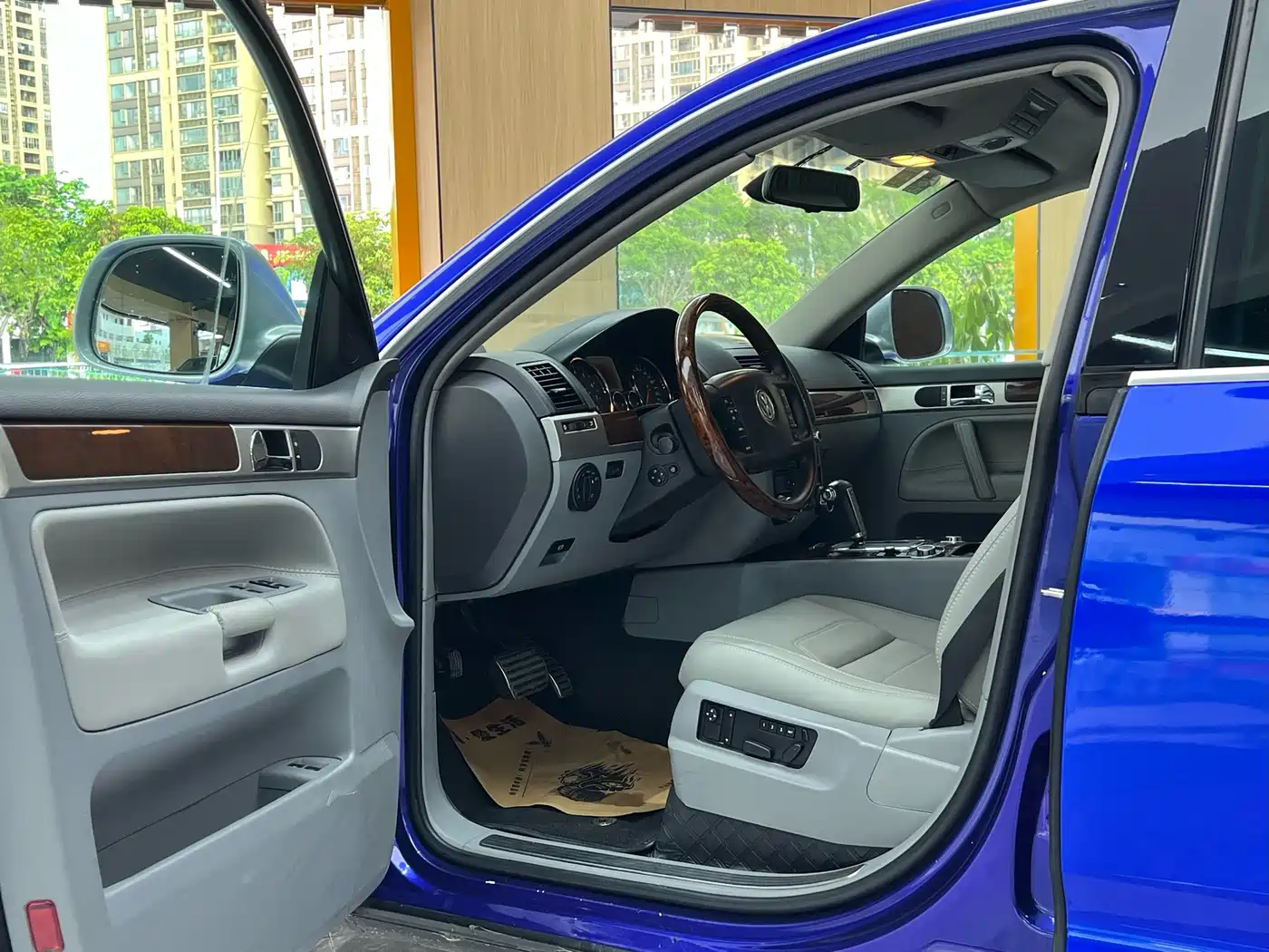 Volkswagen Touareg 2007 4.2L Premium фото 15