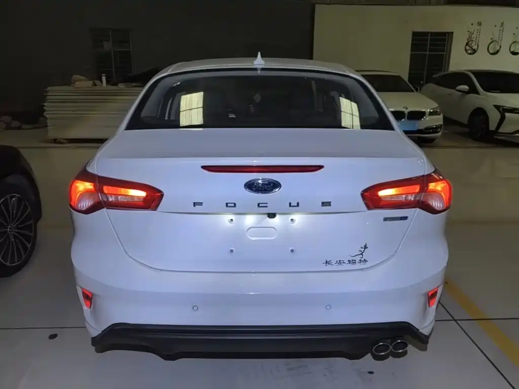 Фото 6 - Ford Focus
