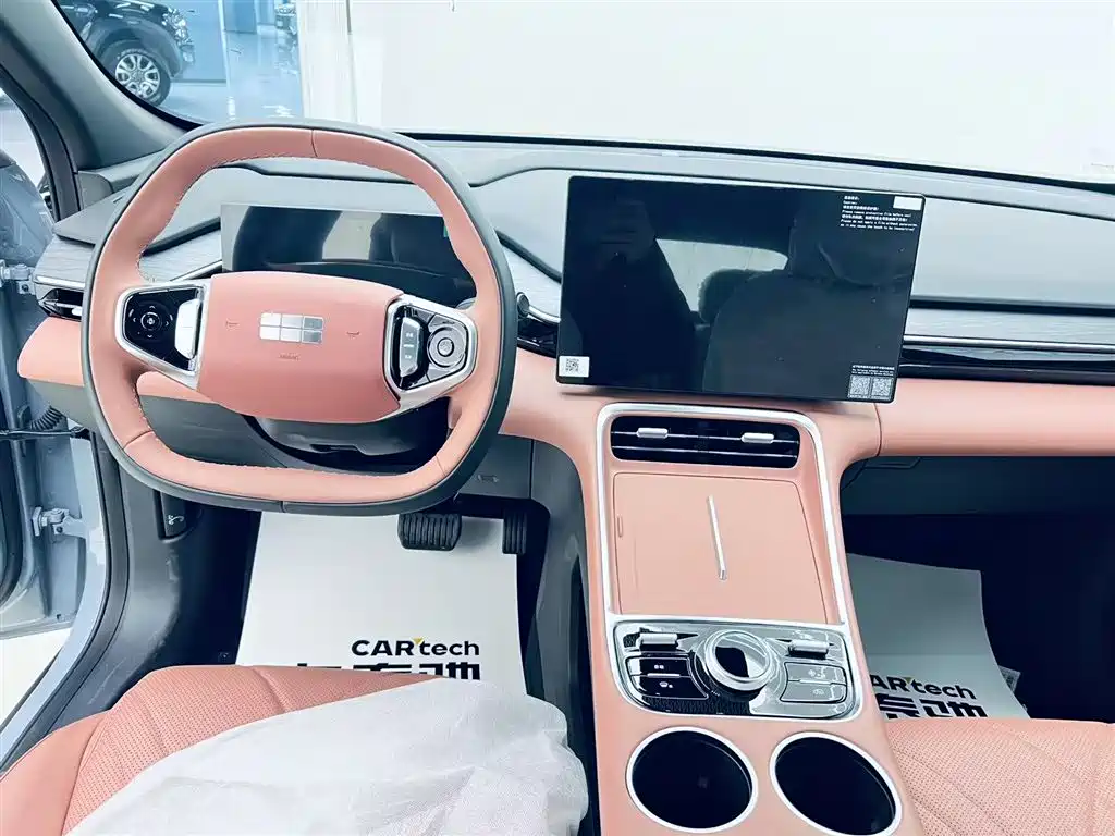 Geely Galaxy Galaxy L6 2025 EM-i 140km Explorer+ Edition фото 16